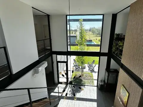 Venta casa en Medal - Espectacular Oportunidad en Lote al Golf