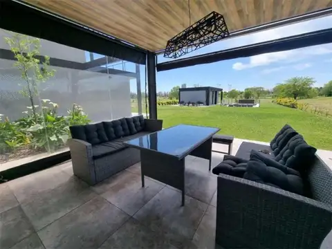 Venta Gran casa en Medal Pilar - Espectacular oportunidad en Lote al Golf