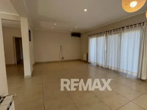Alquiler Casa de 4 amb 1500 mts lote Lujan