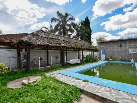 CASA CON PILETA  MAS LOCAL EN VENTA ETCHEVERRY