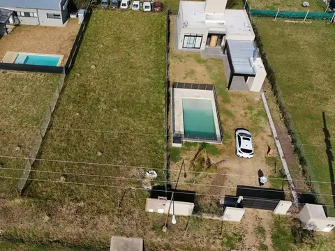 Terreno en  Avenida principal  apto comercial en Funes Norte.