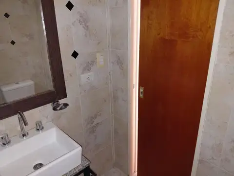 Depto Tipo Casa en Alquiler en Castelar, $ 680.000