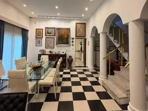 Casa 5 ambientes con 5 baños