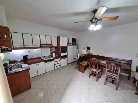 Depto Tipo Casa 5 ambientes con 2 baños