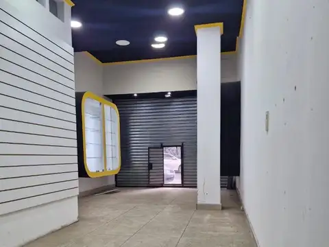 Local con deposito en el Centro