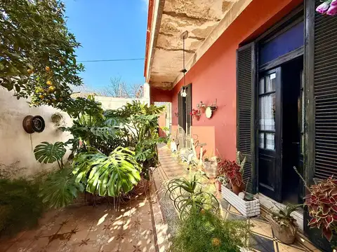 VENTA CASA A REFACCIONAR EN LOTE PROPIO MATADEROS