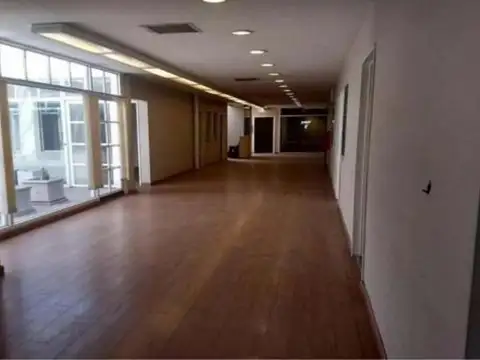 Local Comercial 3.000 m² en Esquina | San Telmo