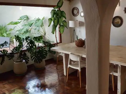 Casa 9 ambientes con 3 baños