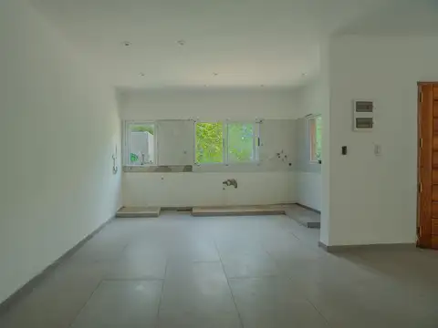 Casa a Estrenar de 2 Dormitorios con Quincho y Jardín en Venta en City Bell