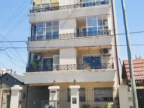 *DEPTO. 3 AMB. CON BALCÓN AL FRENTE