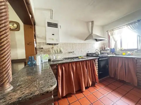 Venta casa dos plantas , Ingresos independientes