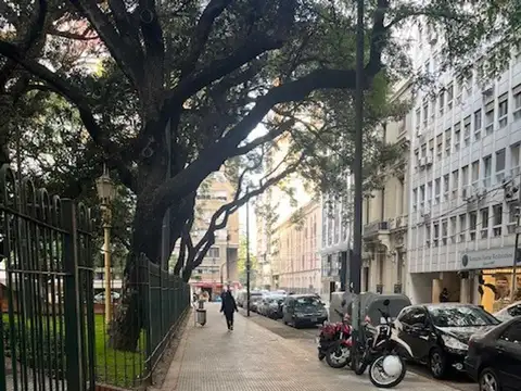 Amplio departamento frente a Plaza Libertad