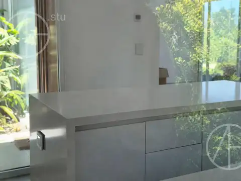 Casa en Venta con 4 cocheras