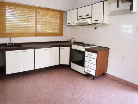 CASA 3AMB VENTA EN PINEYRO CON QUINCHO Y COCHERA