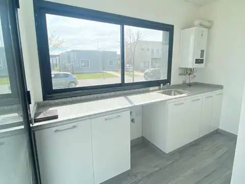 Casa 4 ambientes con 3 baños