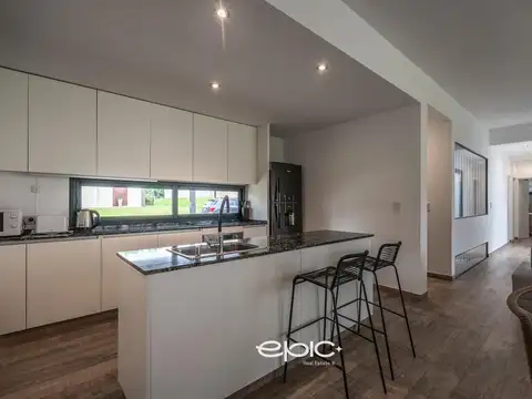 Casa 5 ambientes con 2 baños