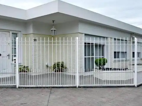 Casa 3 ambientes - Castelar Norte