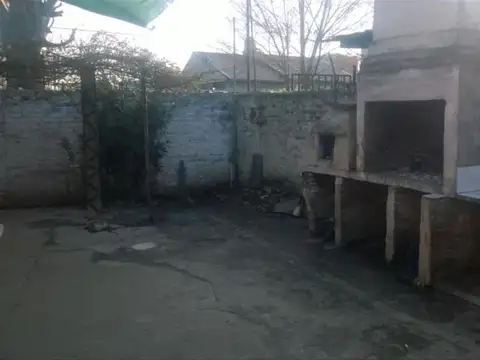 "Oportunidad" Casa 5 cuadras  de la estación de Alberti, sobre asfalto2