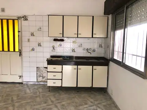 Casa 3 ambientes con 1 baño