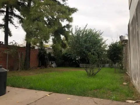 Casa en venta 1 dormitorio + comodín y cochera doble 