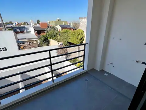 DEPARTAMENTO 2 AMB - 1° PISO FRENTE - CON BALCON  - ENTREGA INMEDIATA