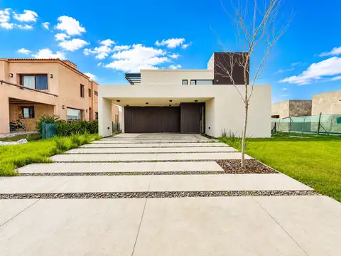 Casa en venta de 3 dormitorios con pileta en Vida Barrio Cerrado, Funes