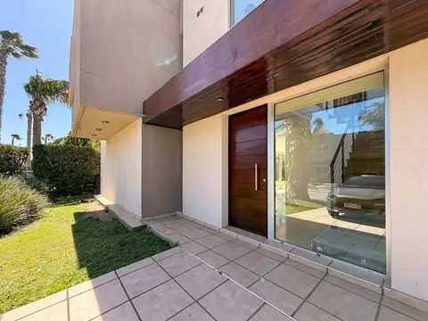 Casa en miraflores (funes hills)