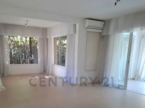 Casa en Alquiler con 1 cochera