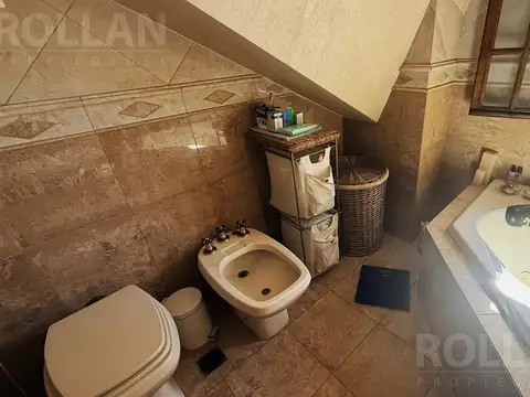 Casa en Venta con 4 cocheras