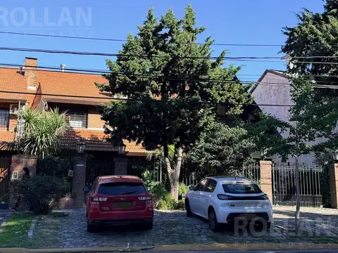 Imponente Chalet 8 amb s/lote 1221 mts! VENTA! MARTINEZ