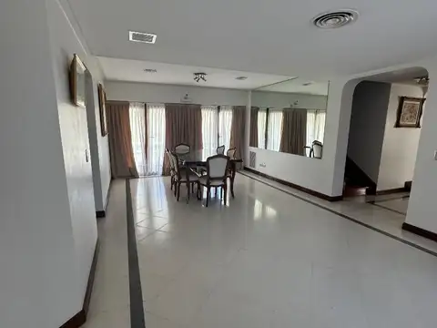 Casa en Venta con 4 cocheras