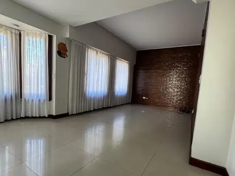 Casa en Venta en Villa Sarmiento, USD 600.000