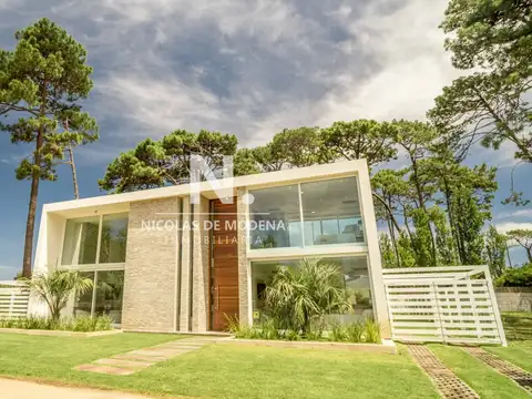 Casa en Barrio Privado, Boulevard Park- Punta del Este 