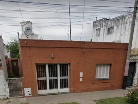 ALQUILO CASA DOS DORM. CON GARAGE SOLIS 3300