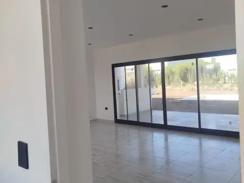 VENTA CASA 4 AMBIENTES EN HORIZONTES AL SUR