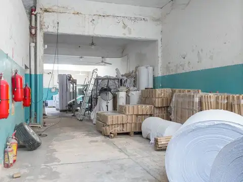 2 Galpones en Venta en Villa Dominico c vivienda