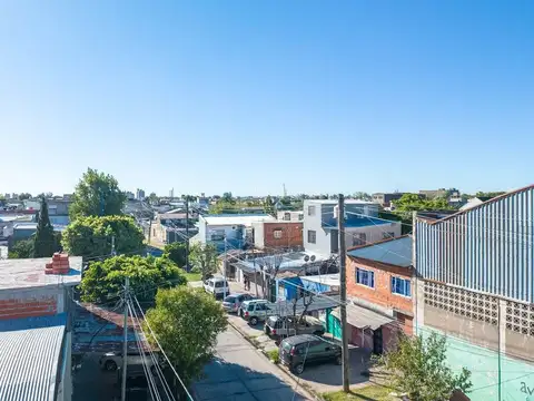 2 Galpones en Venta en Villa Dominico c vivienda