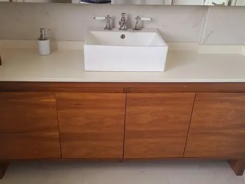 Casa 6 ambientes con 2 baños