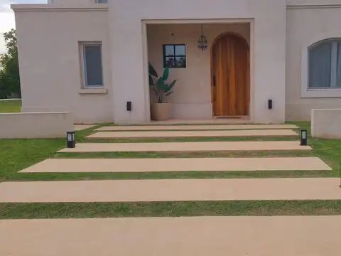 Casa  en  Alquiler Temporario en Casuarinas del Pilar, Pilar - 5 ambientes