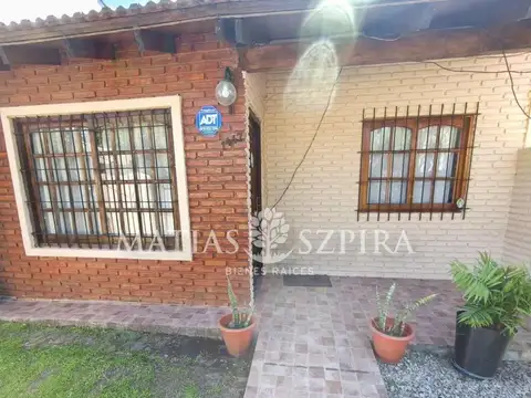 Casa 3 ambientes con 2 baños