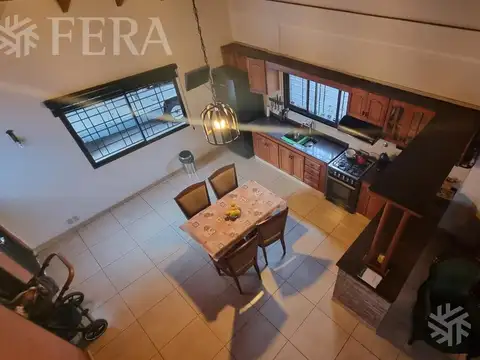 Casa en Venta con 2 cocheras