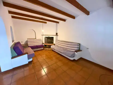 Casa 9 ambientes con 4 baños