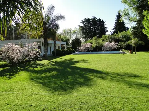 Casa en Venta con 10 cocheras