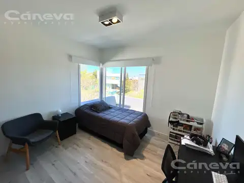 Casa en Venta con 4 cocheras