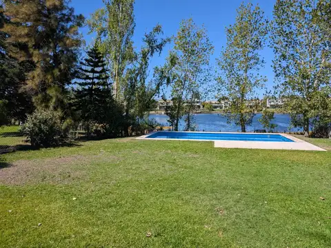 Casa en Santa Catalina con salida a laguna y muelle propio