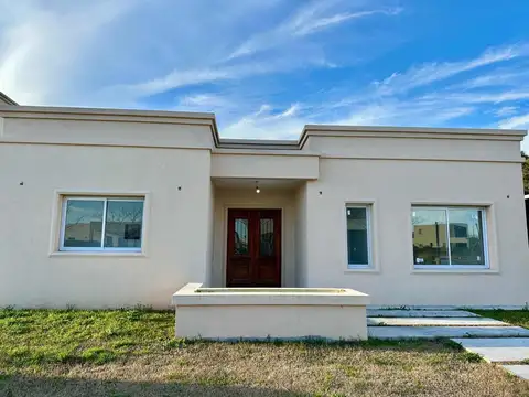 casa a estrenar en alquiler Santa Emilia Pilar del Este