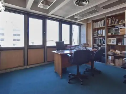 Oficina en Venta con 4 cocheras