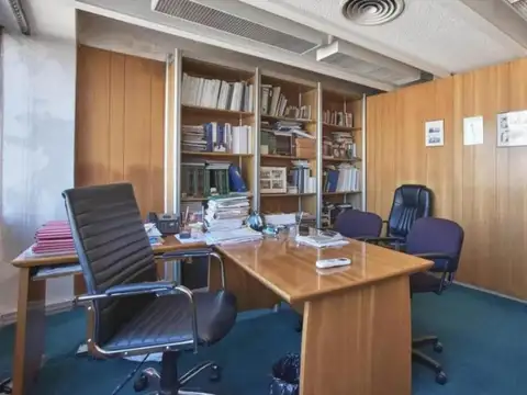 Oficina 8 ambientes con 2 baños