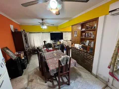 Casa 5 ambientes con 2 baños