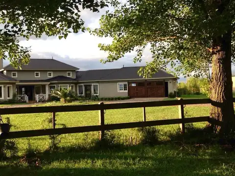 Casa en Venta con 2 cocheras